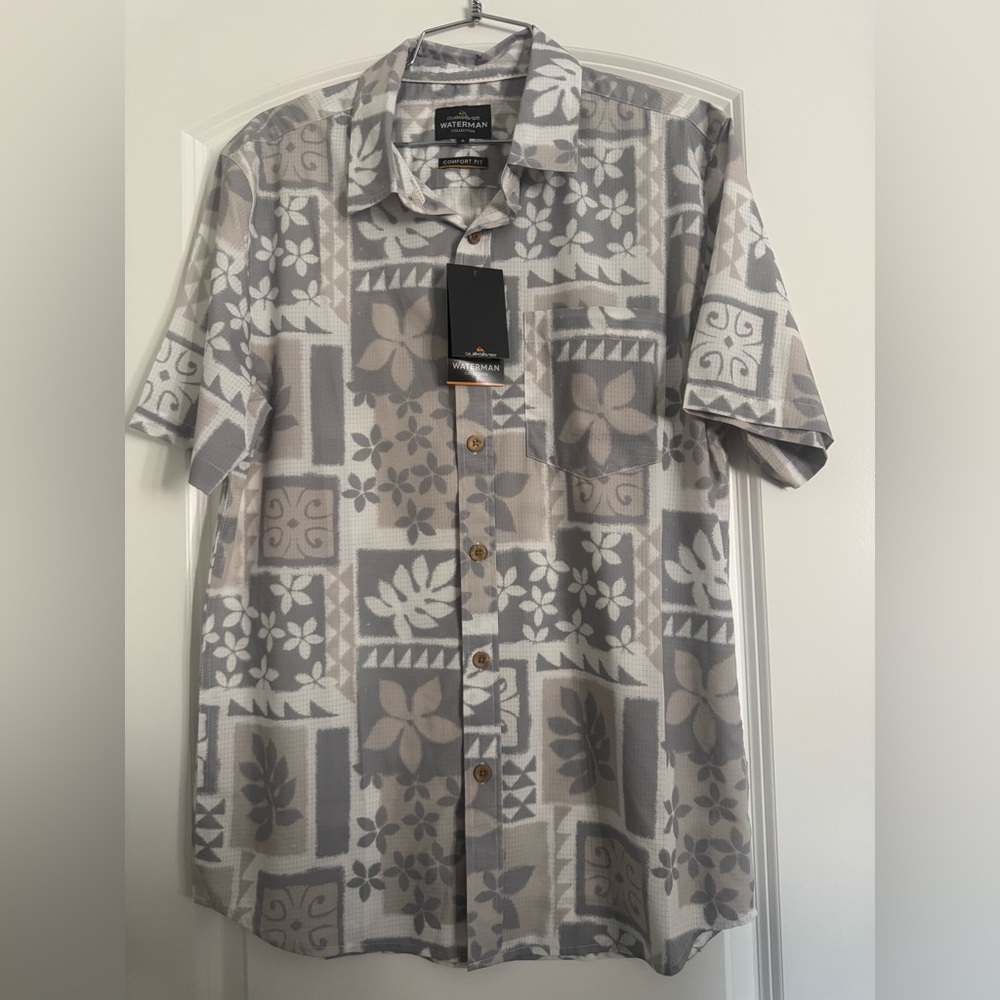 Quiksilver waterman Gray and White Floral Short-Sleeve Button-Down Shirt size S